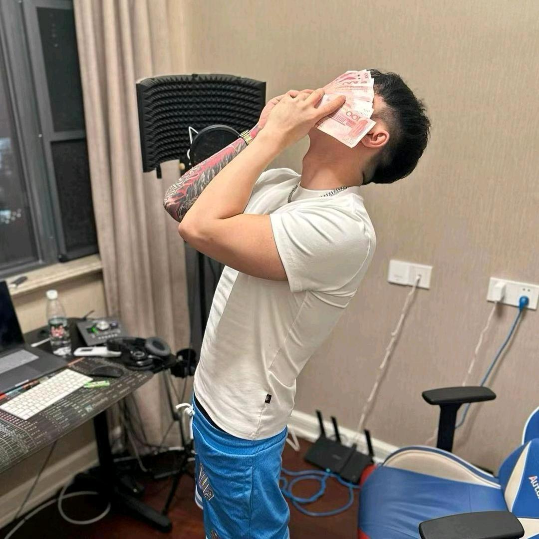 爱吃大鼻嘎🅴