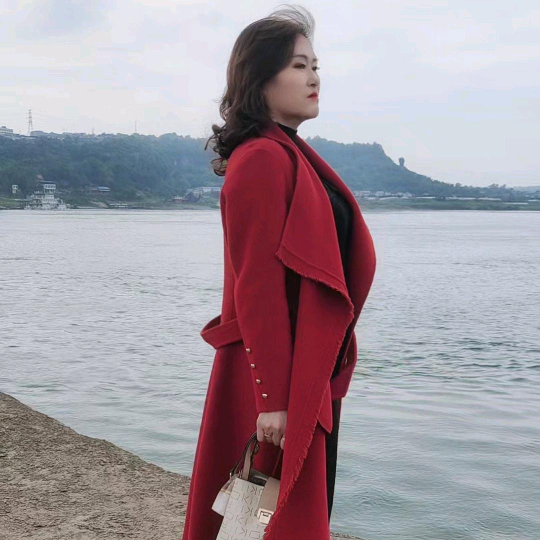 佛荫潇洒女人