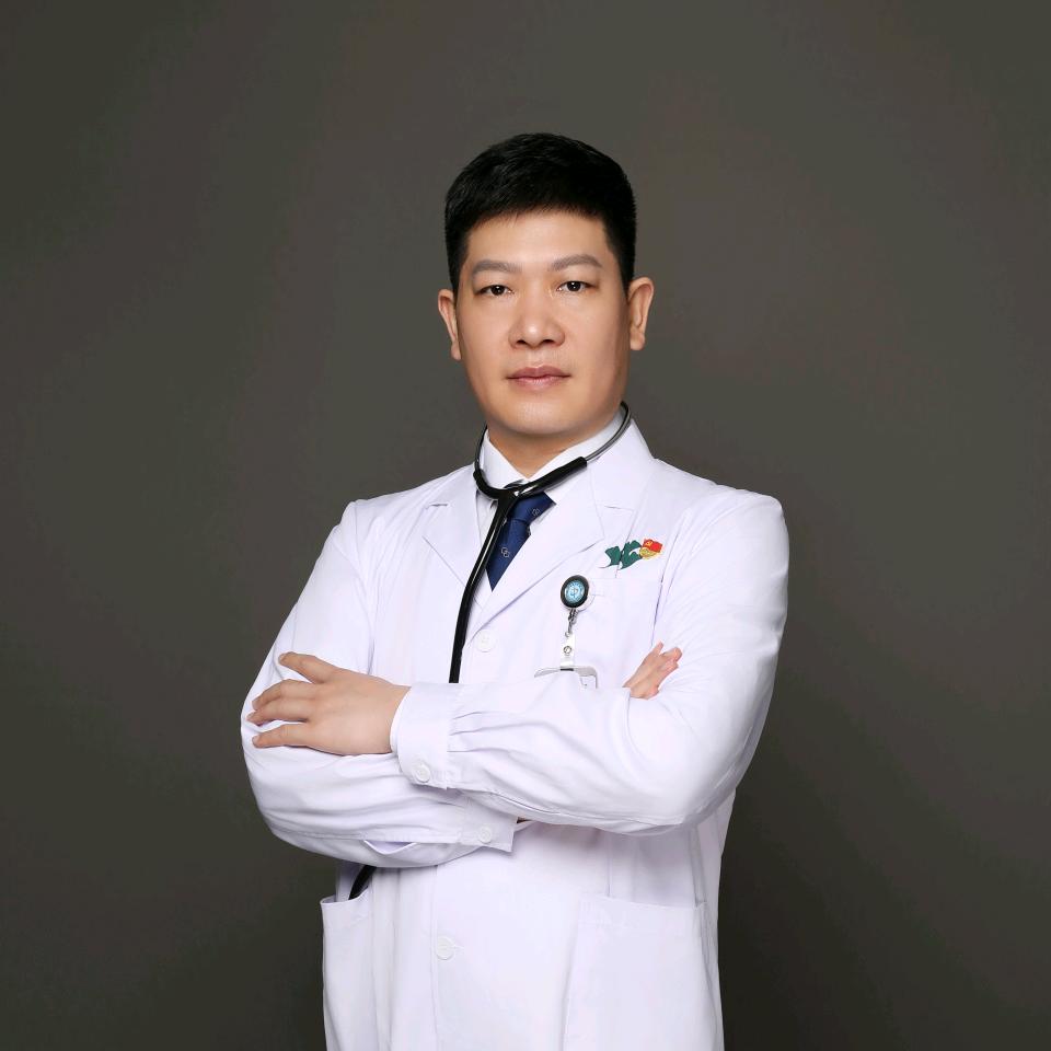 骨科医生周占锋