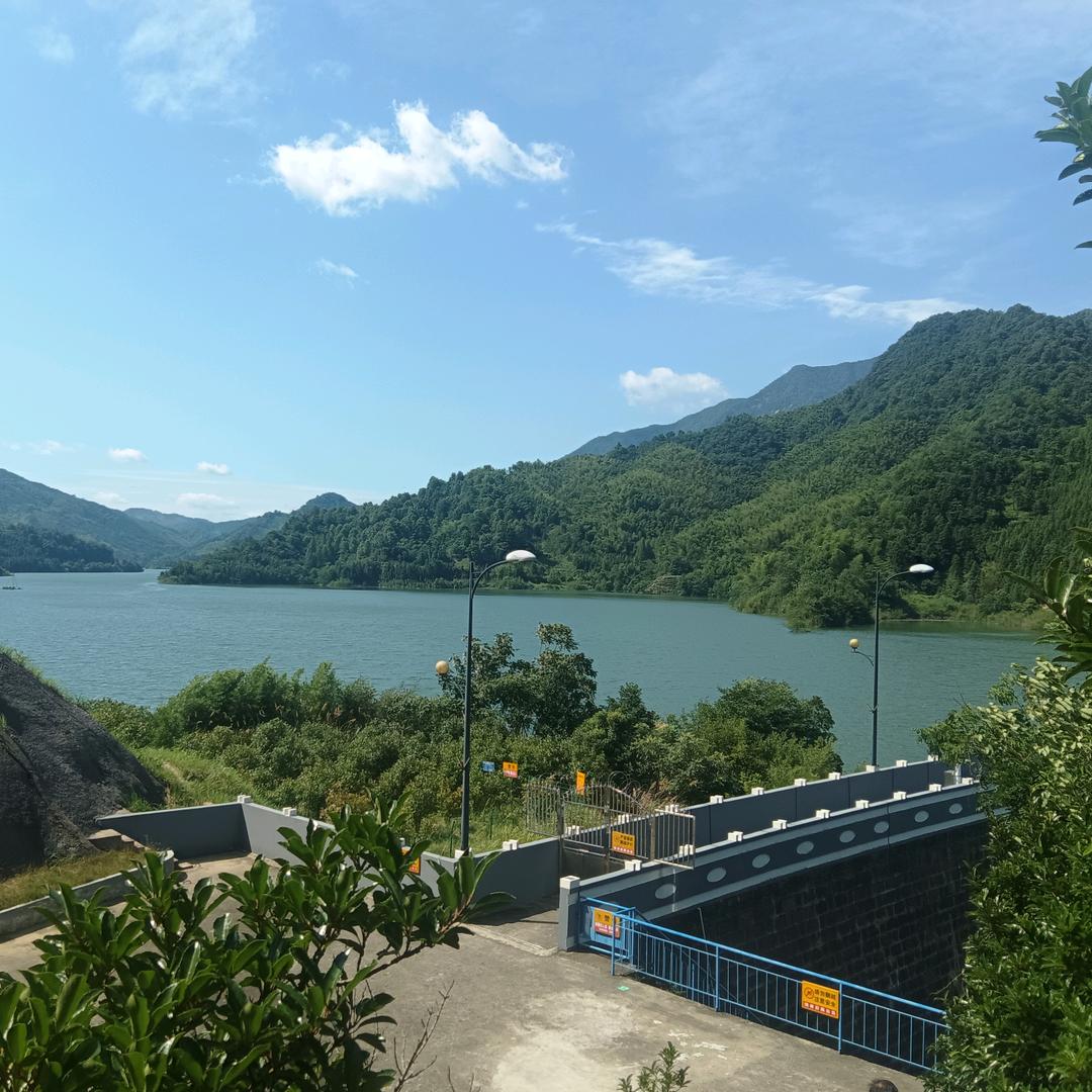山青水秀