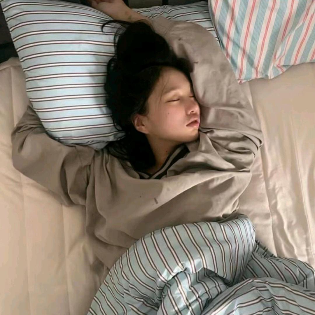 还不如早早睡