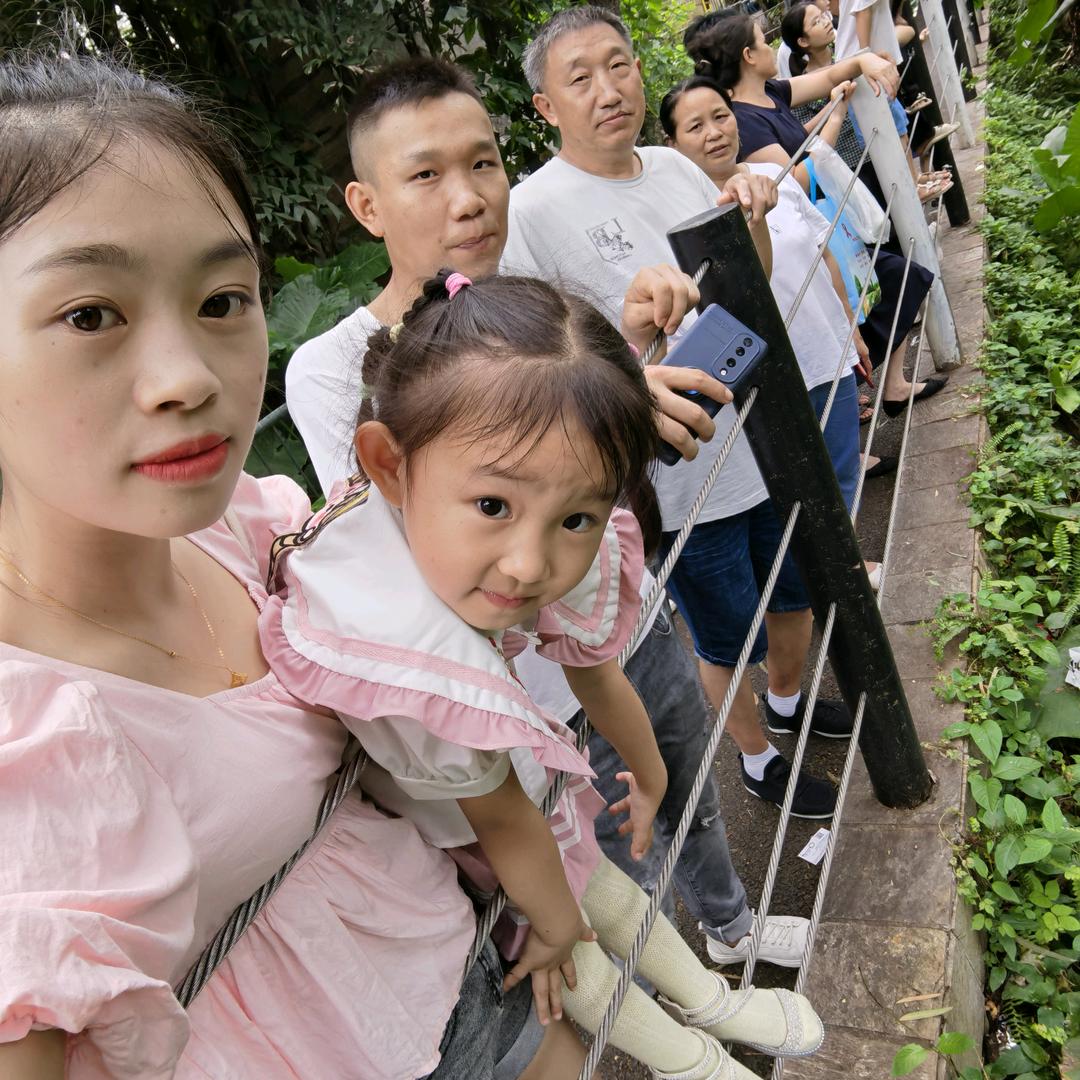 零零后与60后公公婆婆视频日常