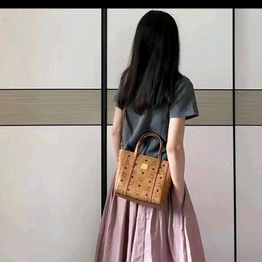 独秀一枝（相信光）