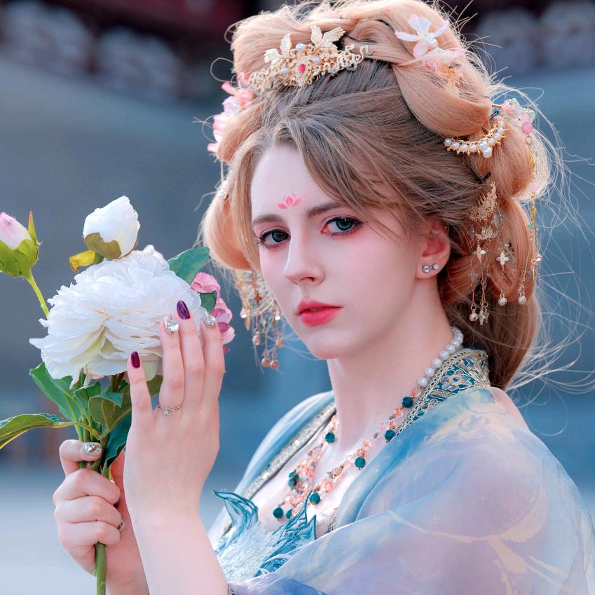 Navina Heyden海雯娜