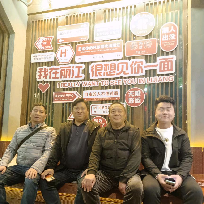 顺昌达玻璃木工装饰庄华文