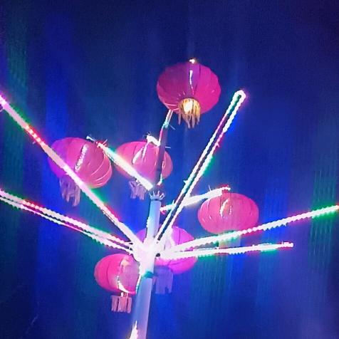 我们走在大路上