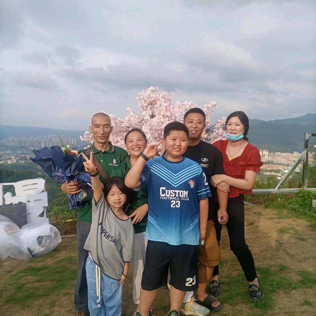 利川市洪华建材批发门市