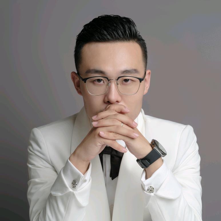 主持人李跃（声入人心）收学员