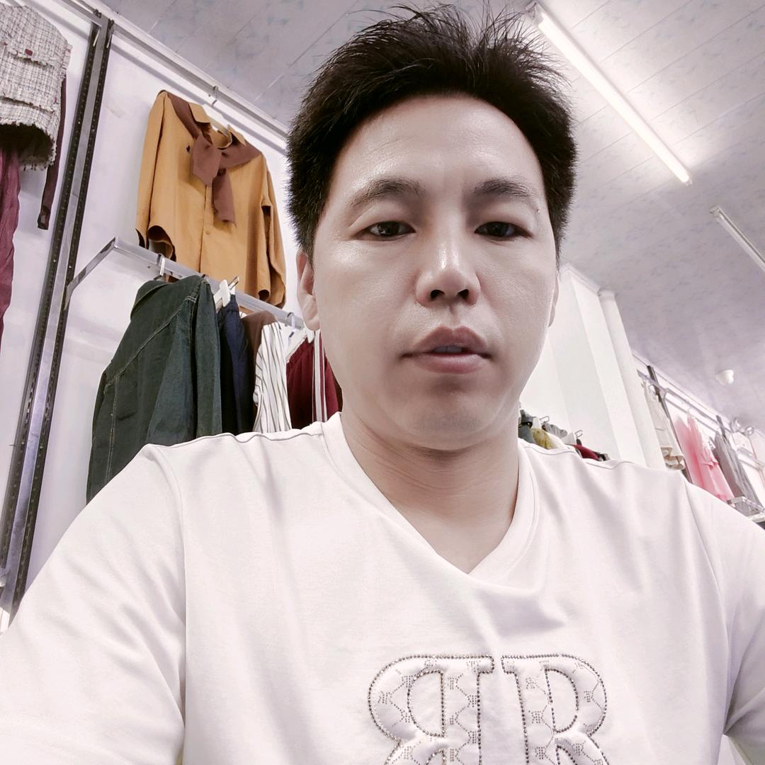 东郊镇三喜服装集合店
