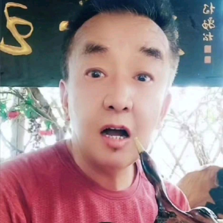 隔壁高大哥