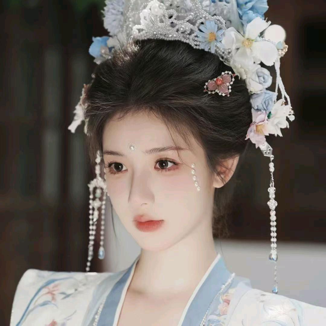民和民族服装租赁，送合适头饰。