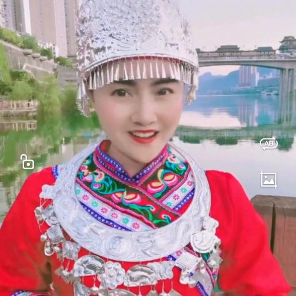 山妹子（每周二和周五晚上八点十八分开播）