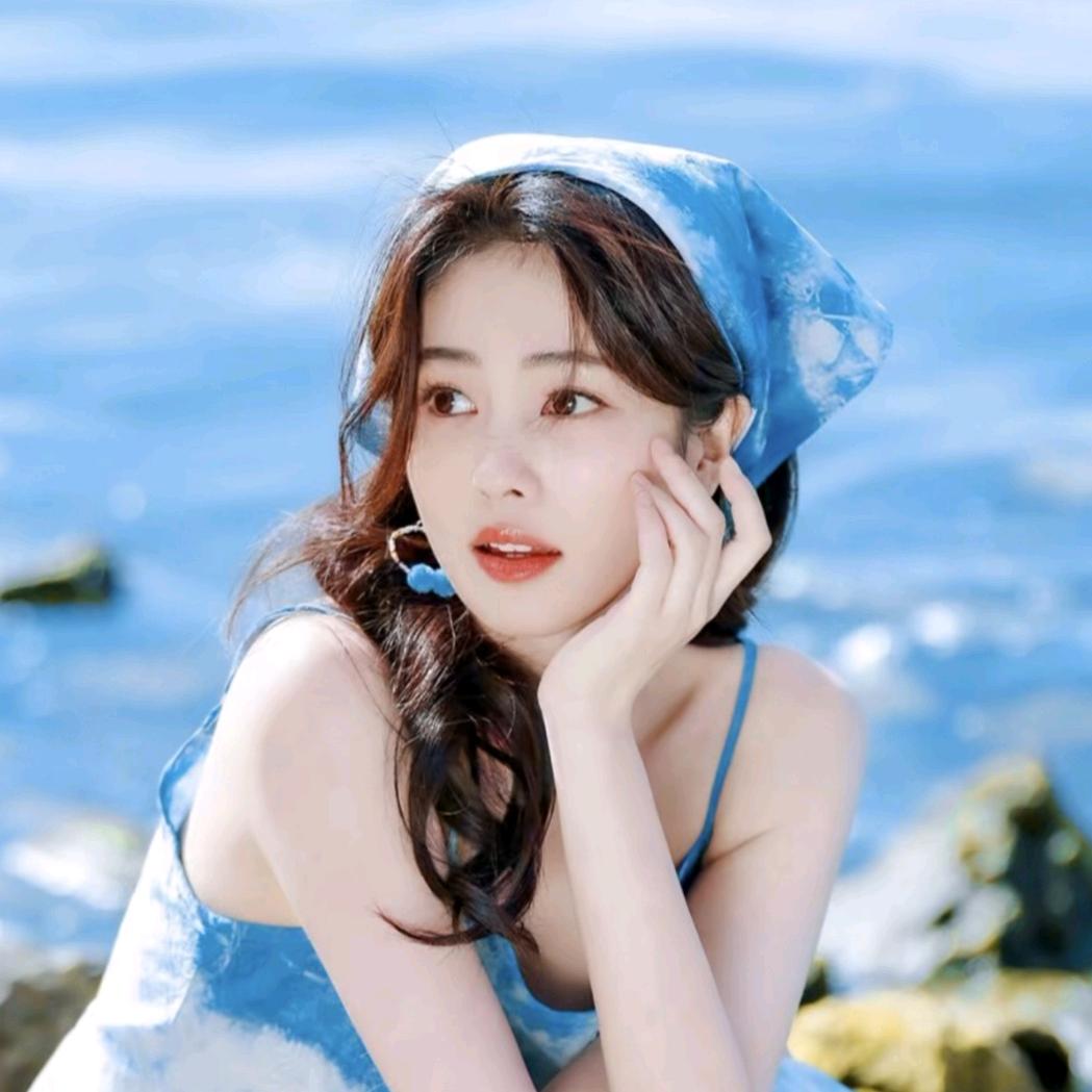 BLUE头像