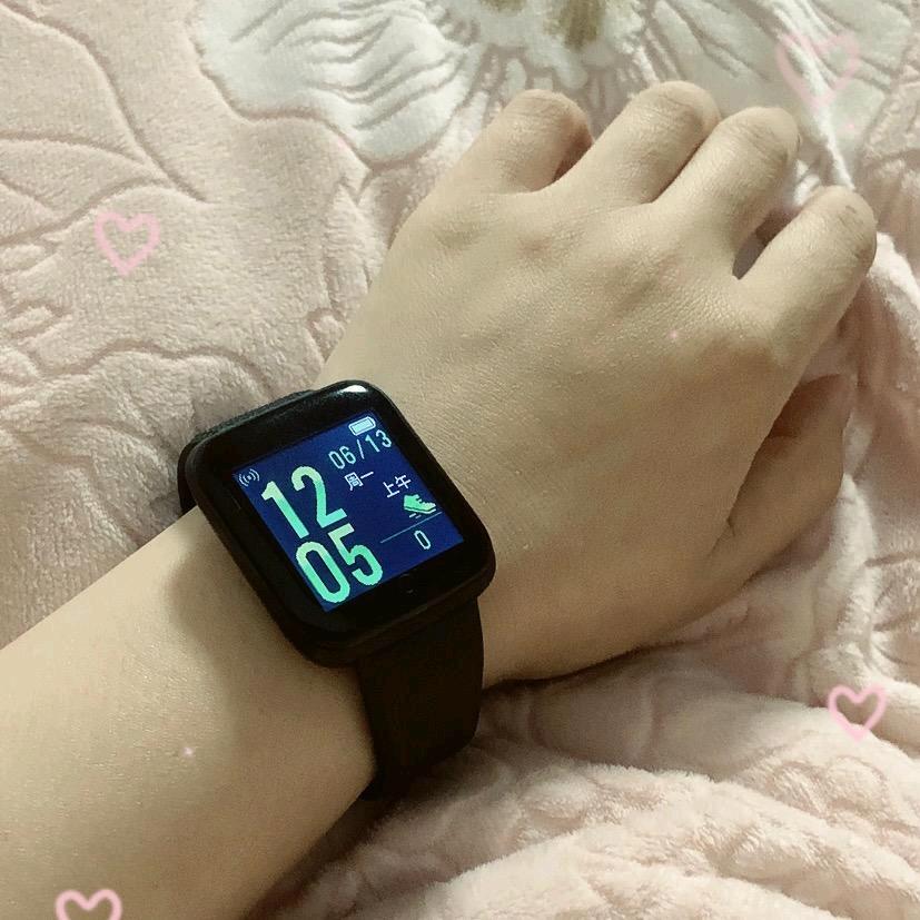 @腊尔山 简约依點女装