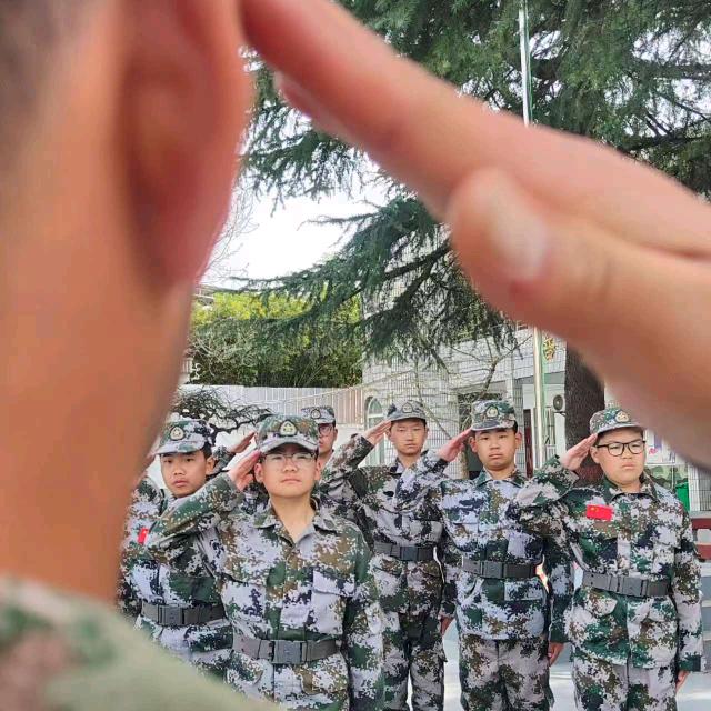 龙晟特训基地，剡教官