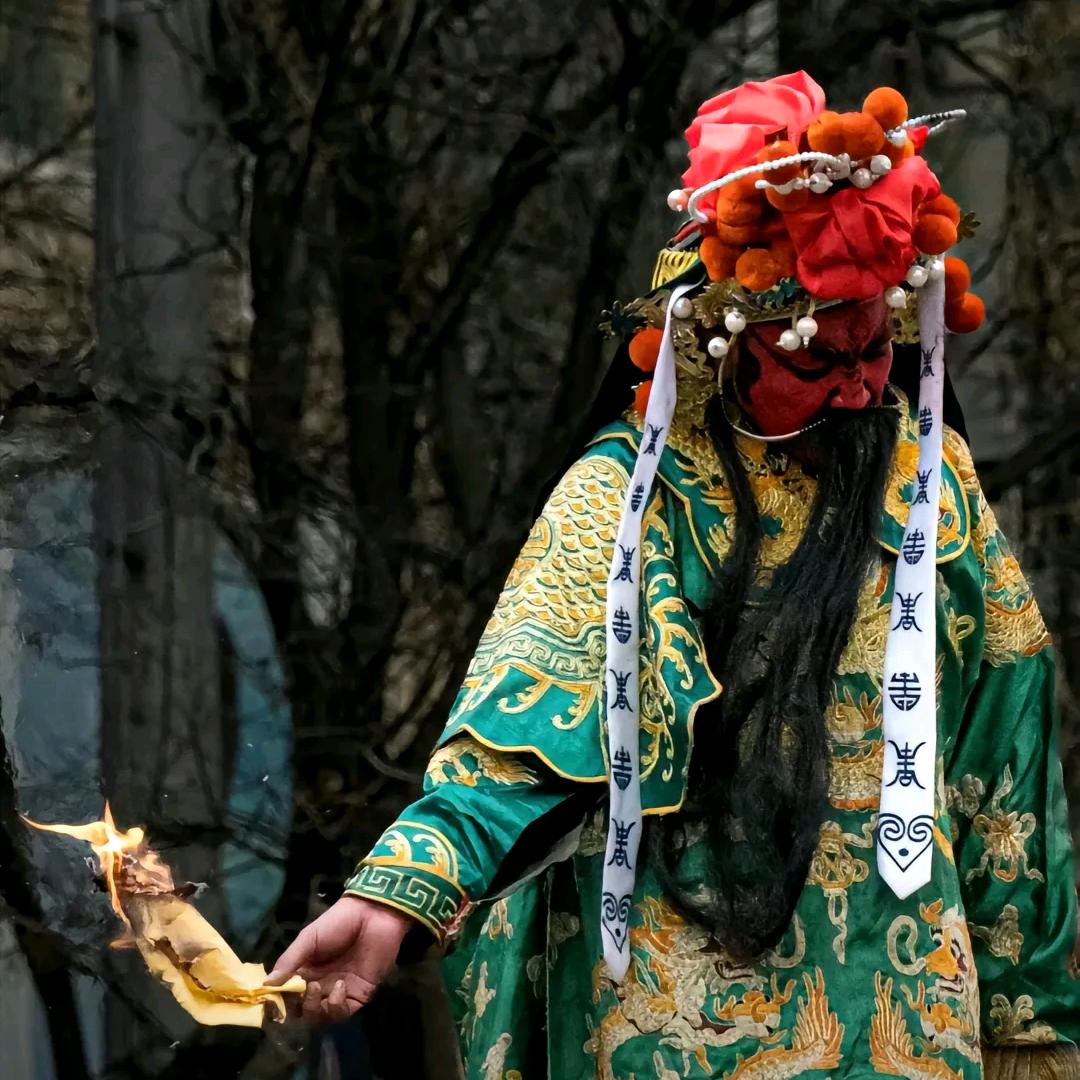 无亲无故孑然一身。