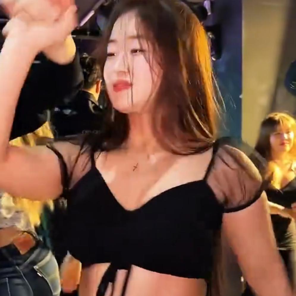 135妖衫舞（桃花妹）