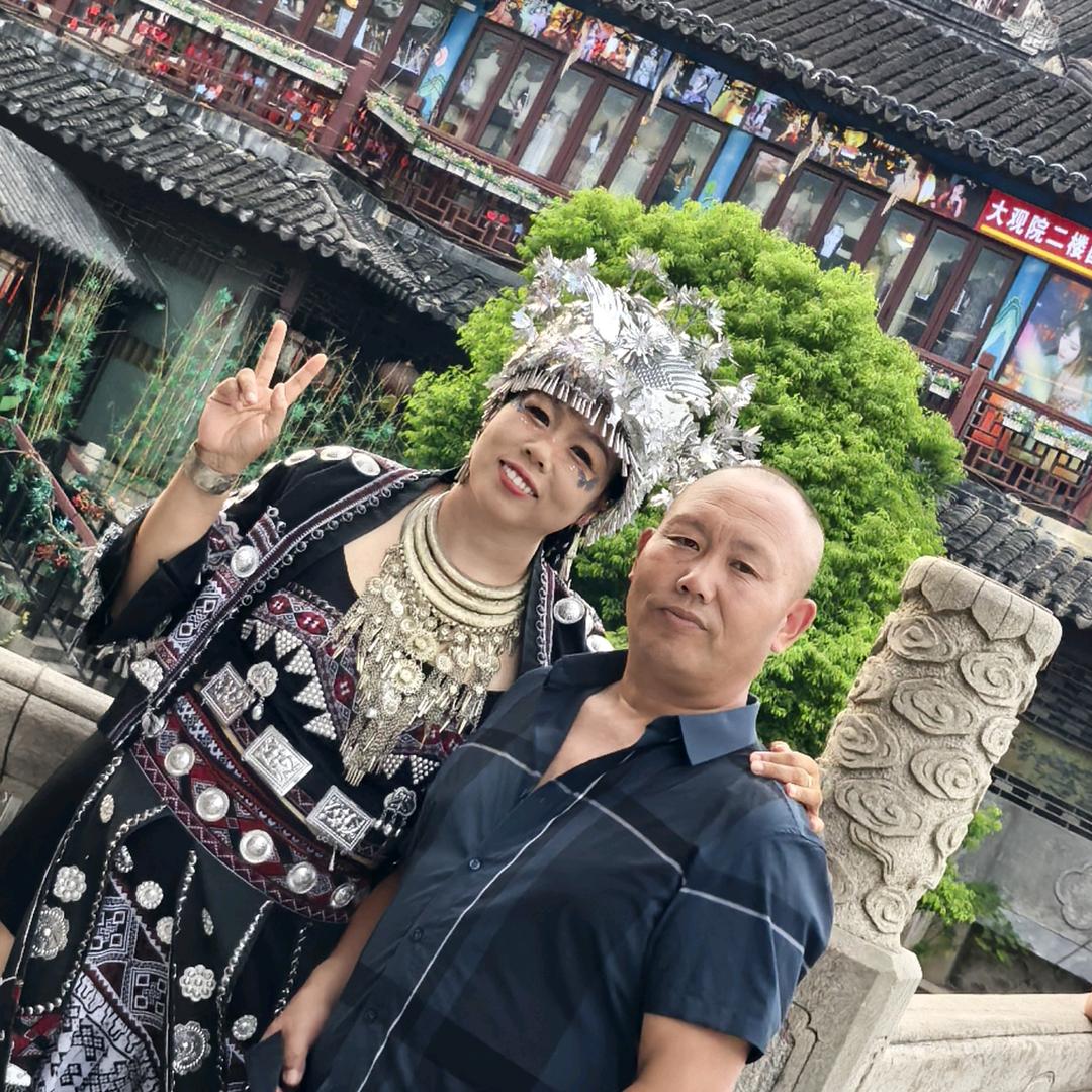 河北省霸州市缝纫机台板机架厂