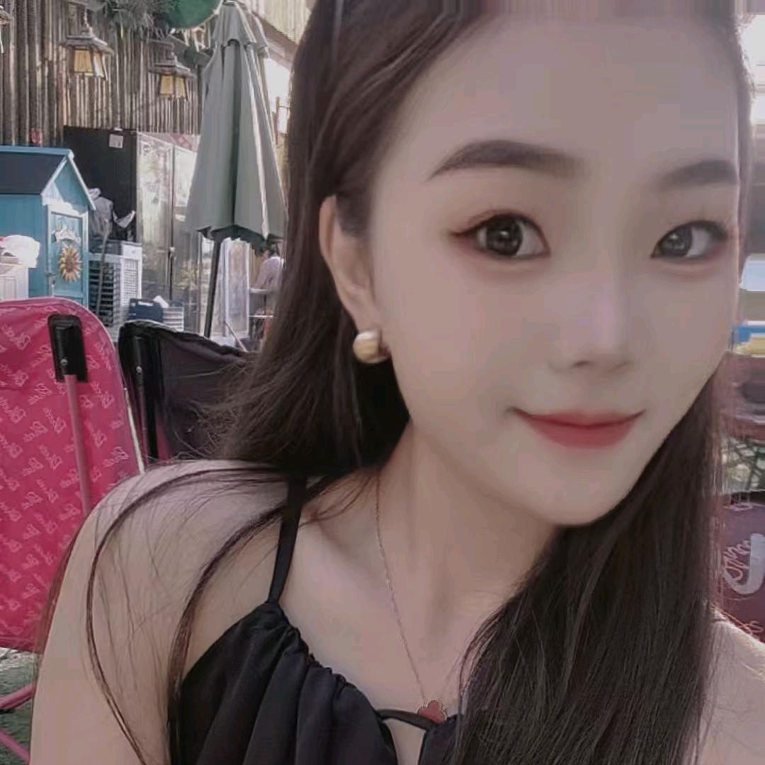 爱吃鱼生的女孩