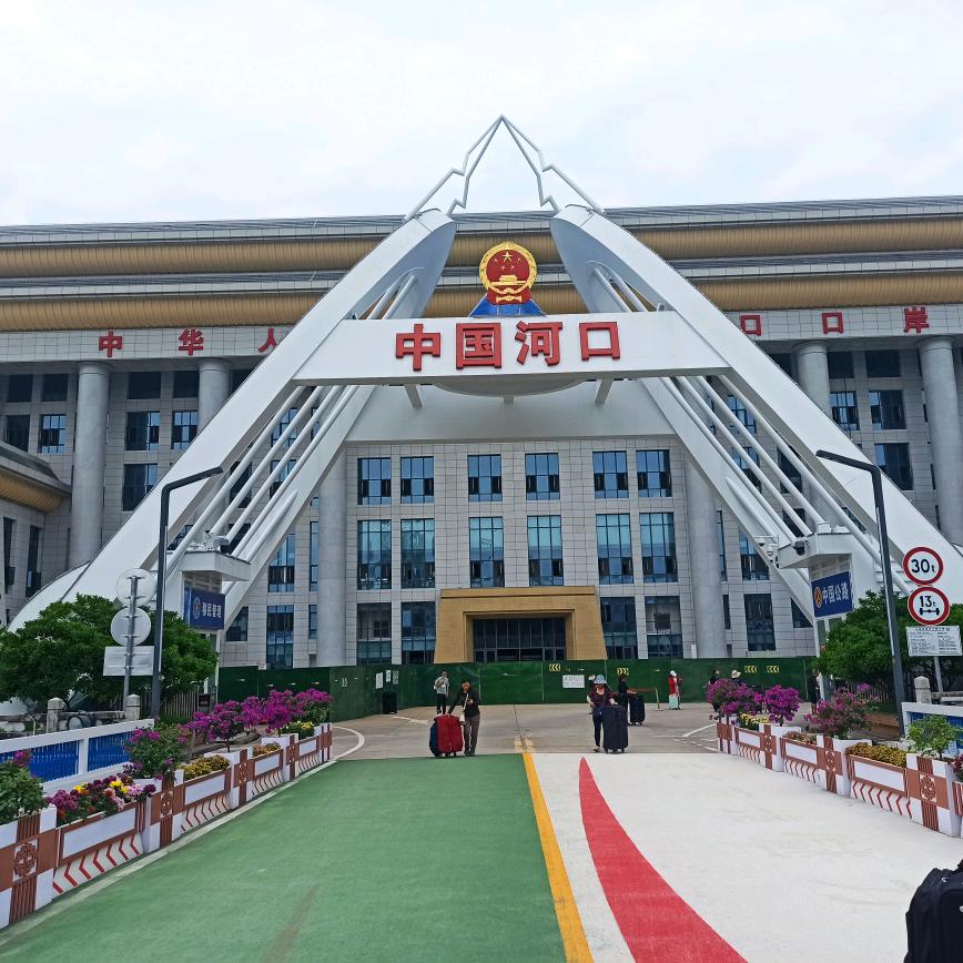 云隔路人