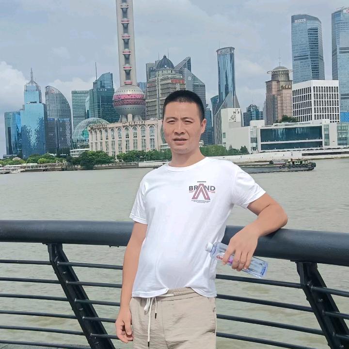 陳，搬砖兄弟
