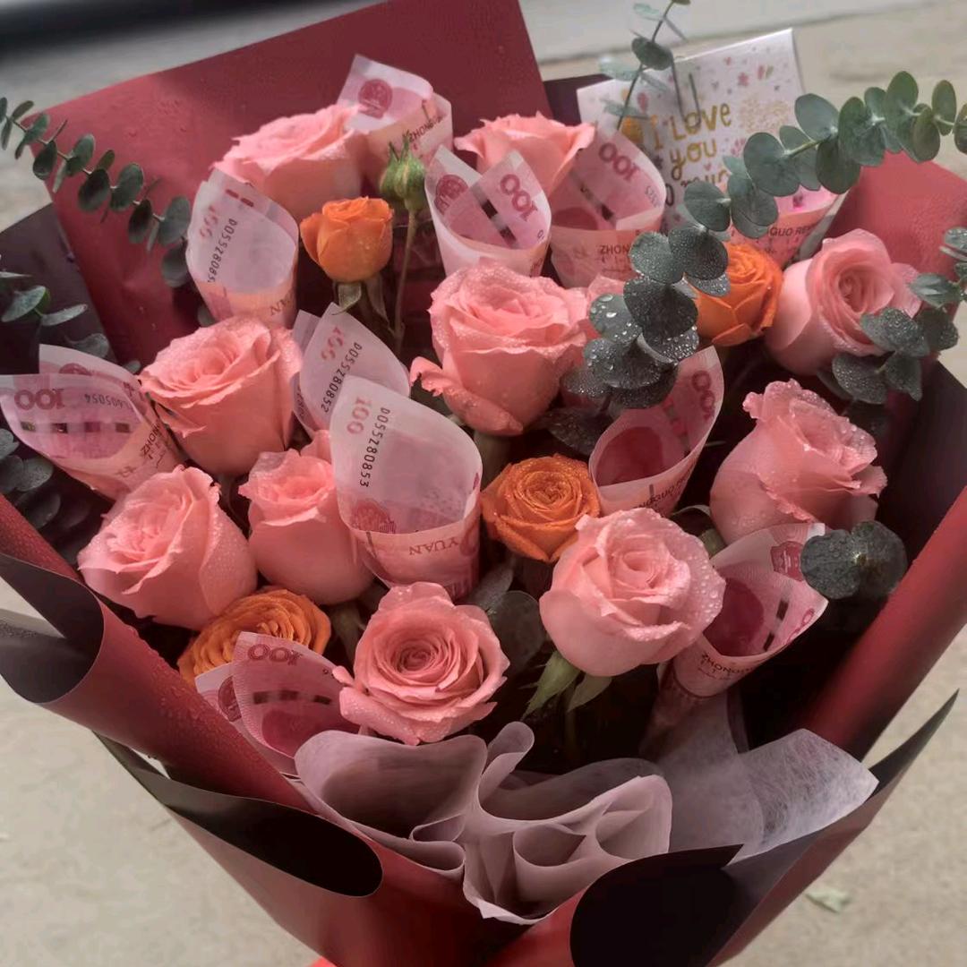 小小🎄◟(˶> ᎑ <˶)◞🎄