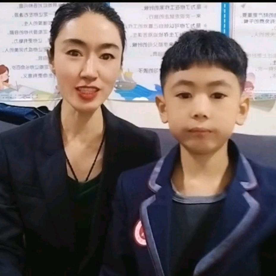 航宇和妈妈爱朗读