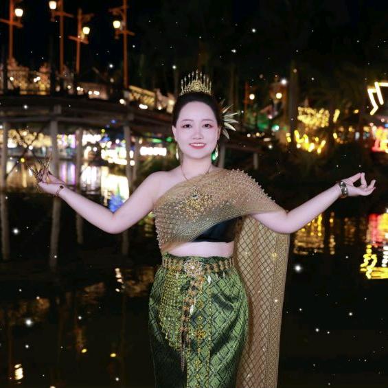 大脸盘子的小姐姐🤗