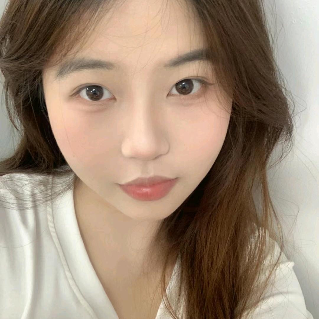 热爱大海的小女孩