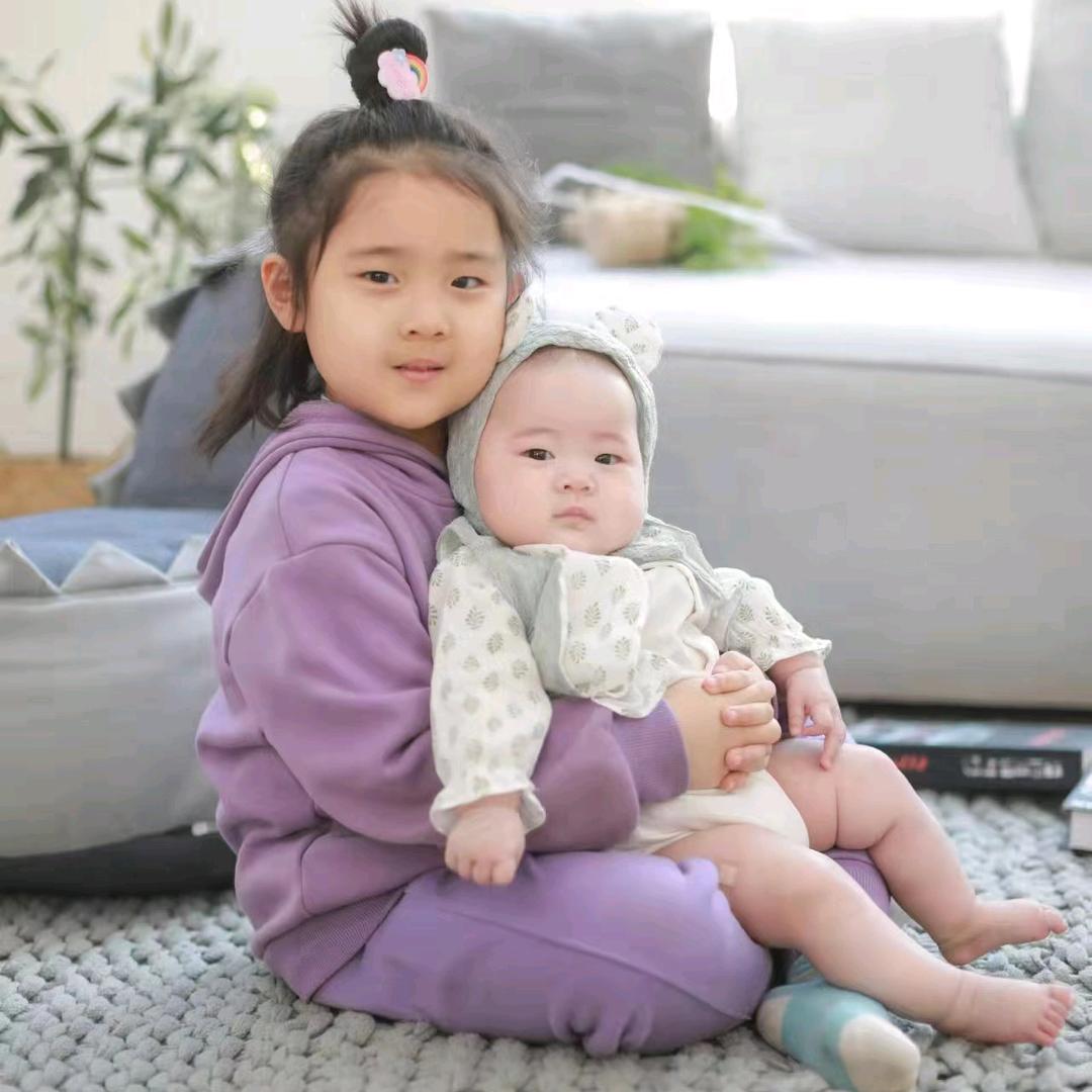 小艺和小宝子的妈妈