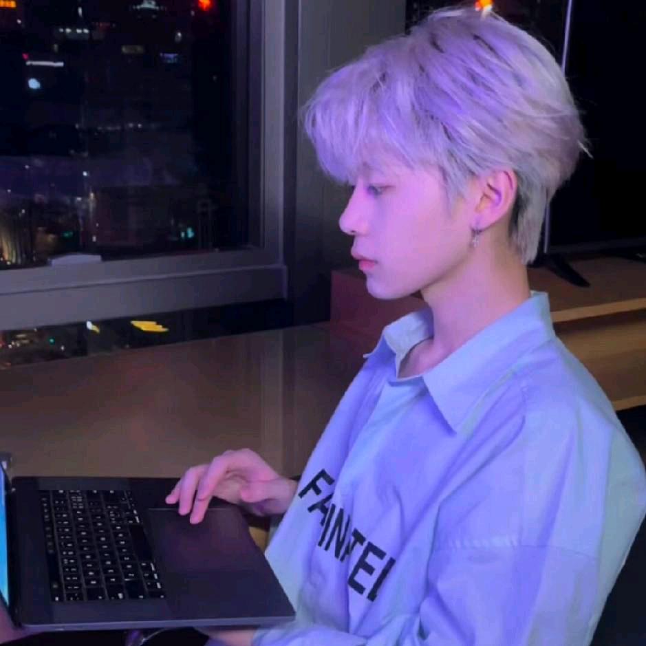 迷死她伯冰.小猪仔。