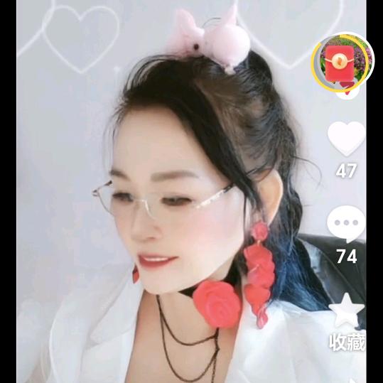 点燃一根烟。