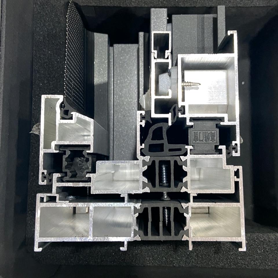 伯屿门窗工厂直销 豆红秀