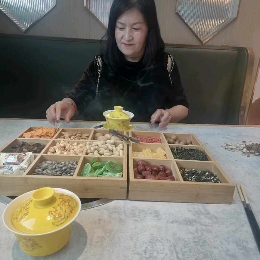 路红霞