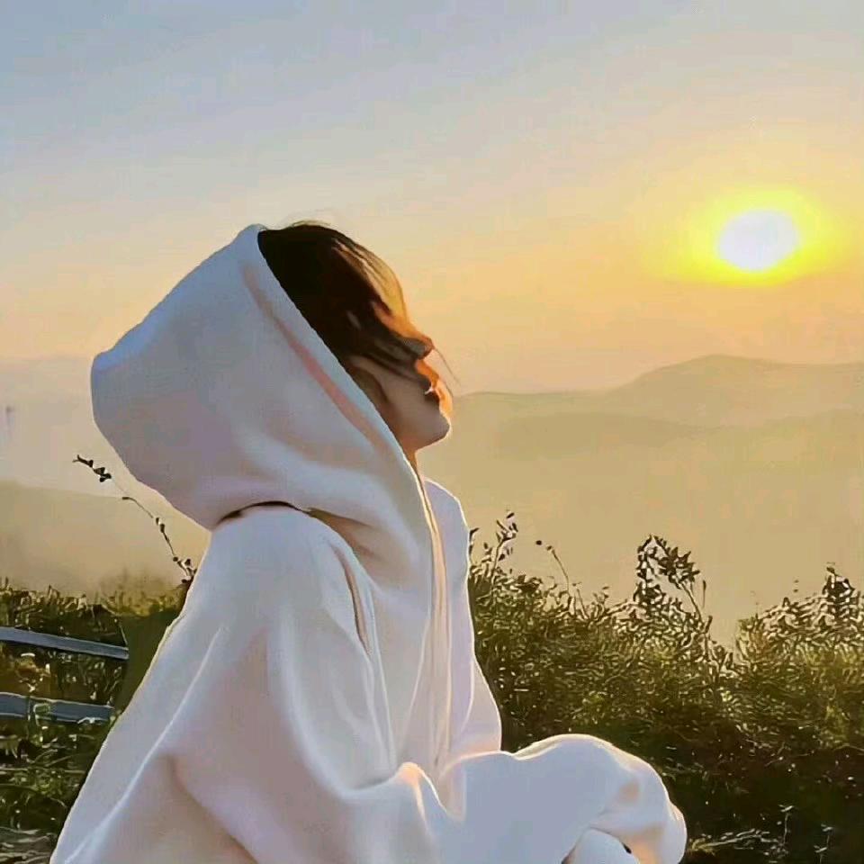 月亮上的垂耳兔🍊🍊🍊