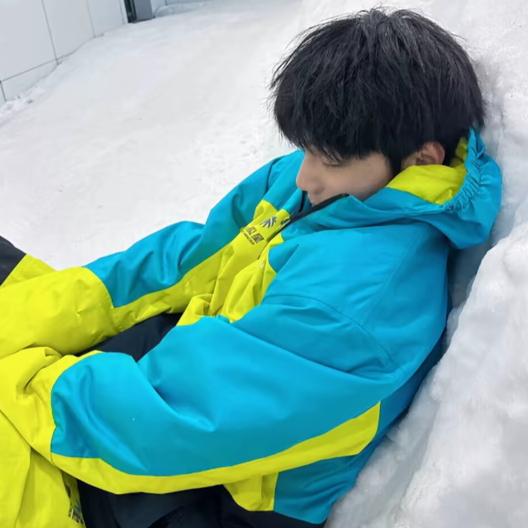 未来老公在新婚那晚和别的男人给他当0