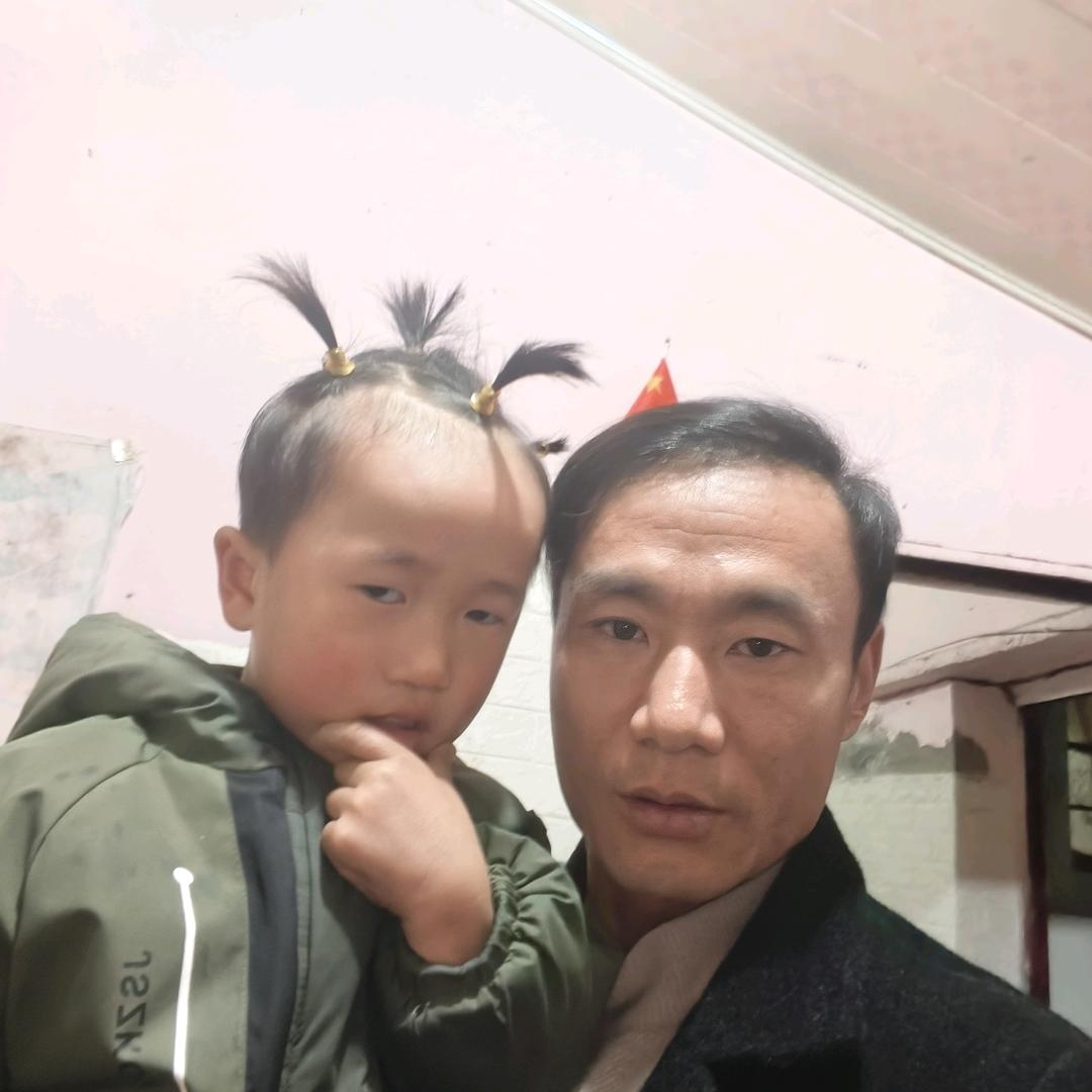 贵州单身哥张宾光伏发电安装