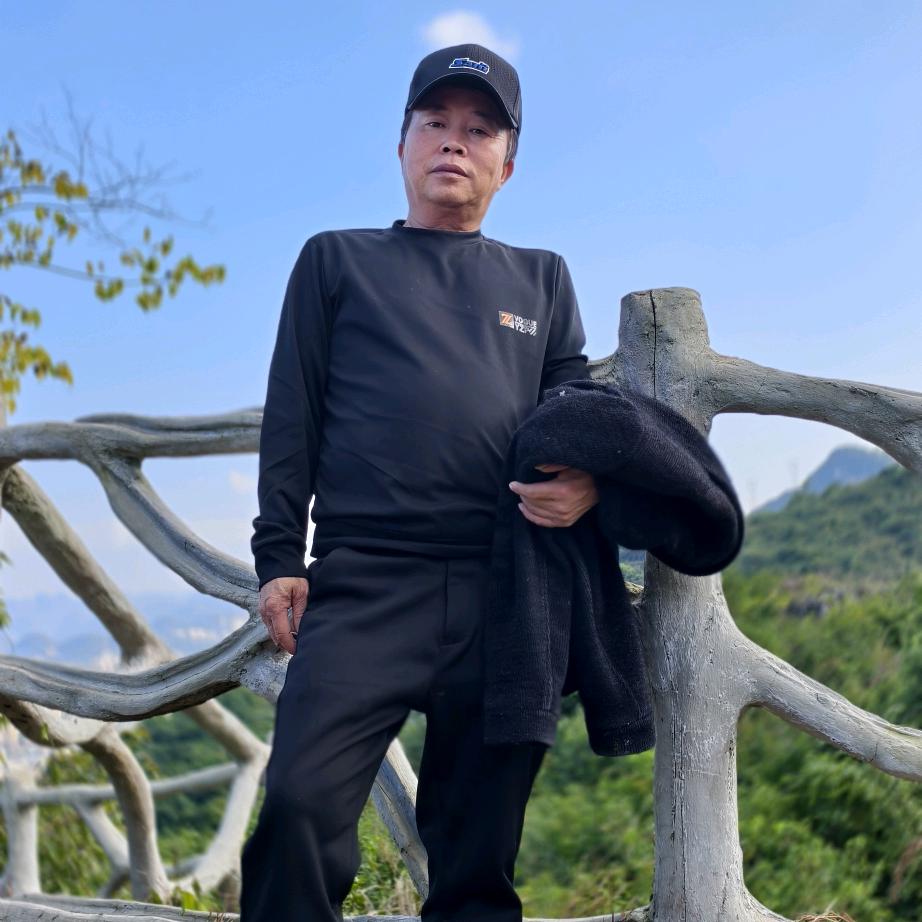 李斌手绘。我们只做彩绘书法，所以更专业