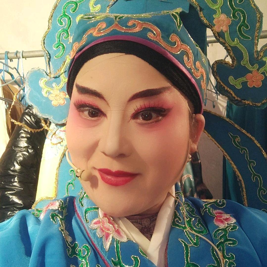 淑芳直播户外摆摊按摩