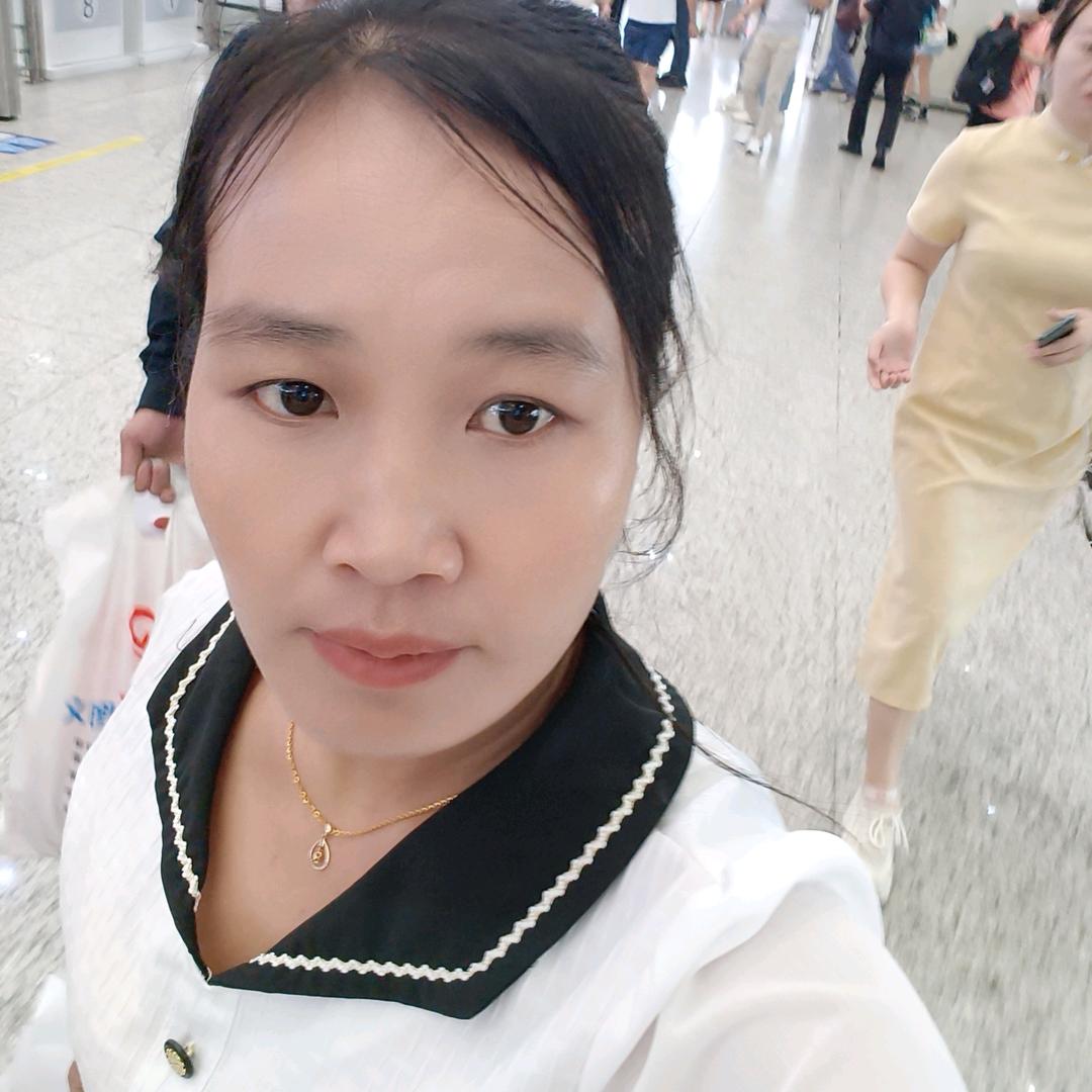 孤单一人走红尘