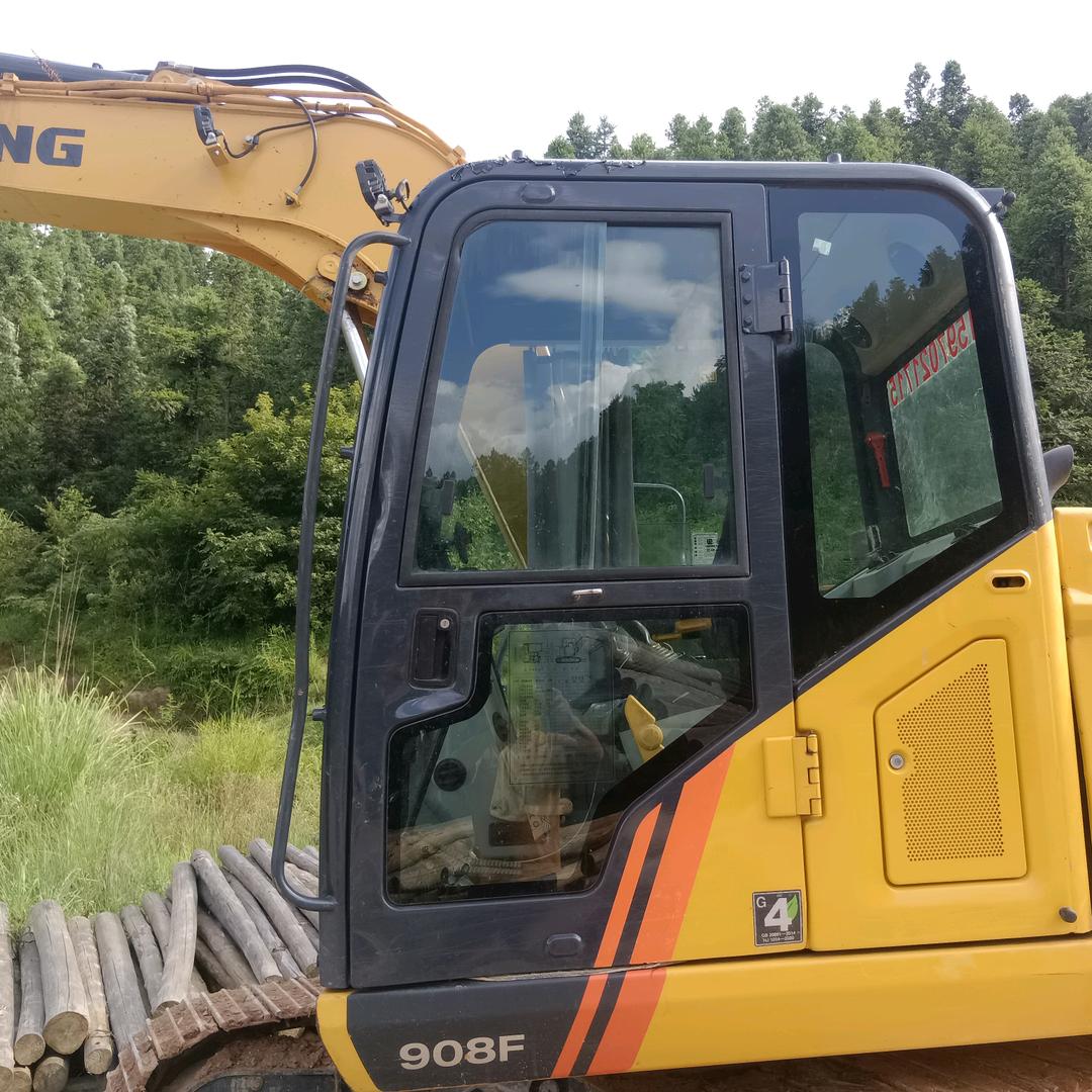 小谢旋转夹木机