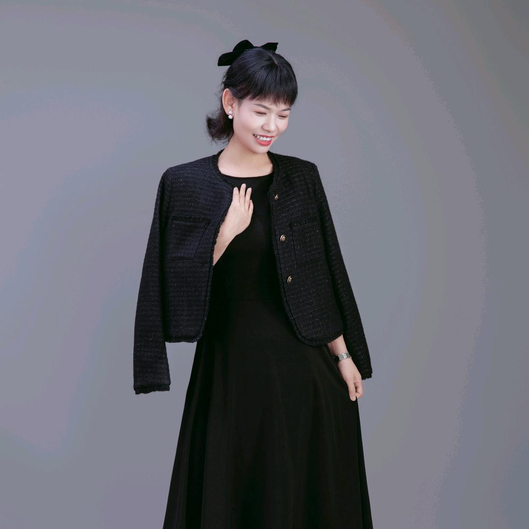 天门金公主婚纱儿童摄影选片部经理