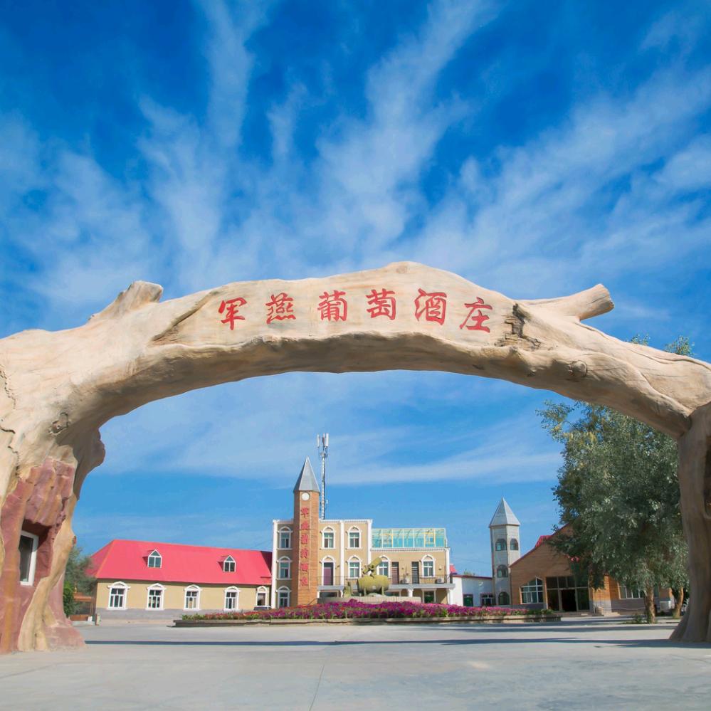 万能小哥（军燕亲子农旅）