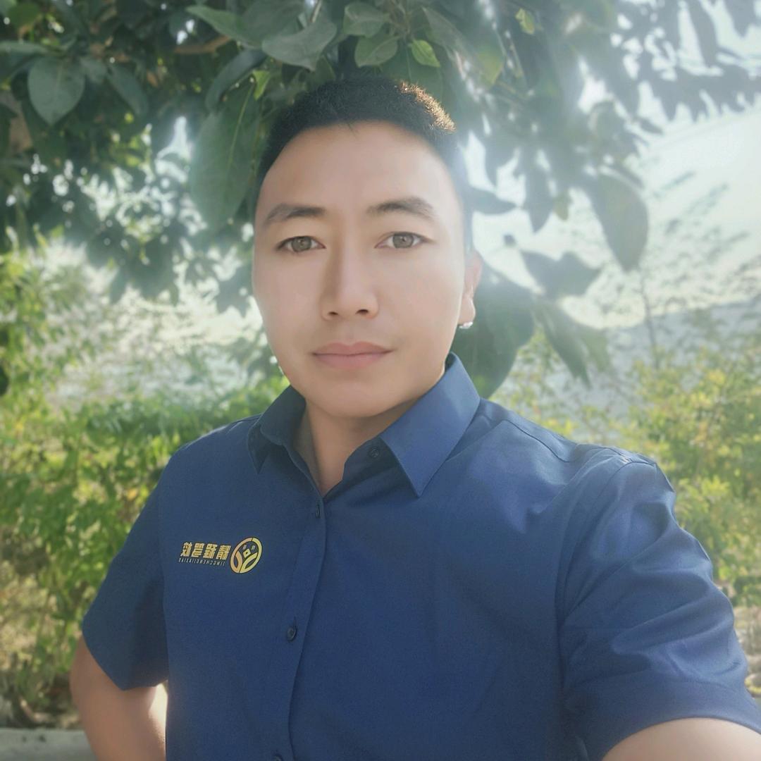 红格精程驾校教练：王程