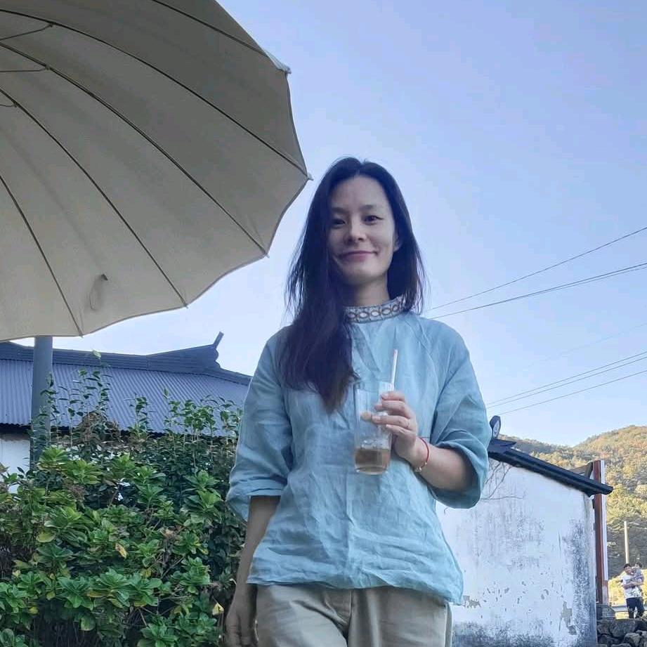 做韩国料理的小姐姐