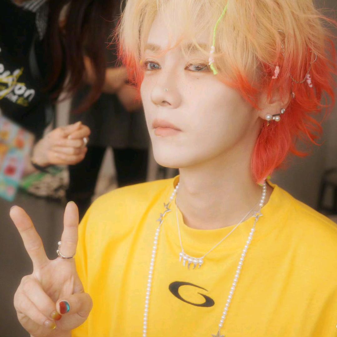 云朵莓莓～（四巡成都见过鹿晗版）