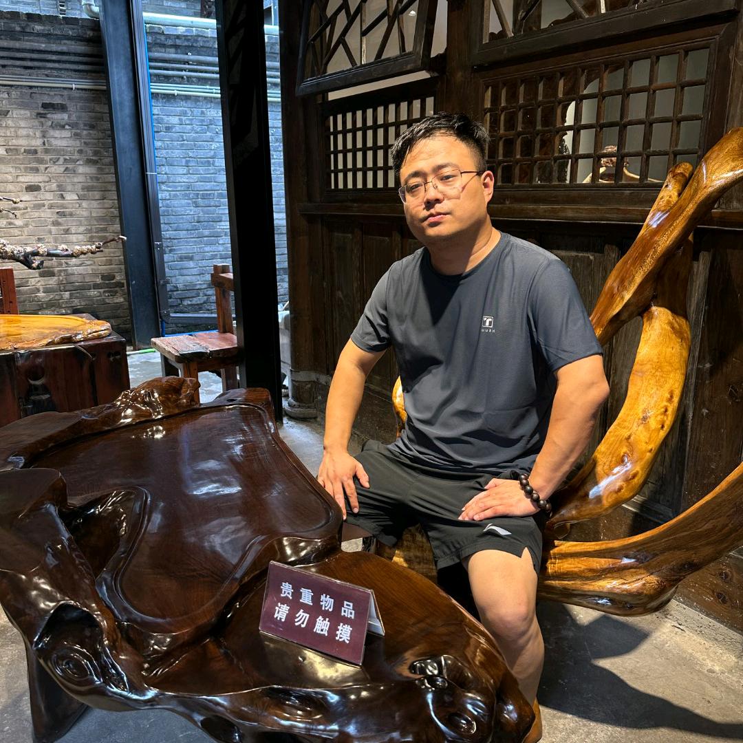 玩石头的老张