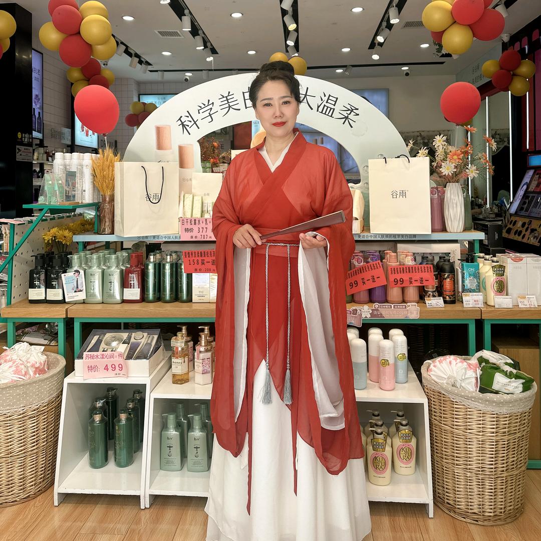 橙小橙卖化妆的