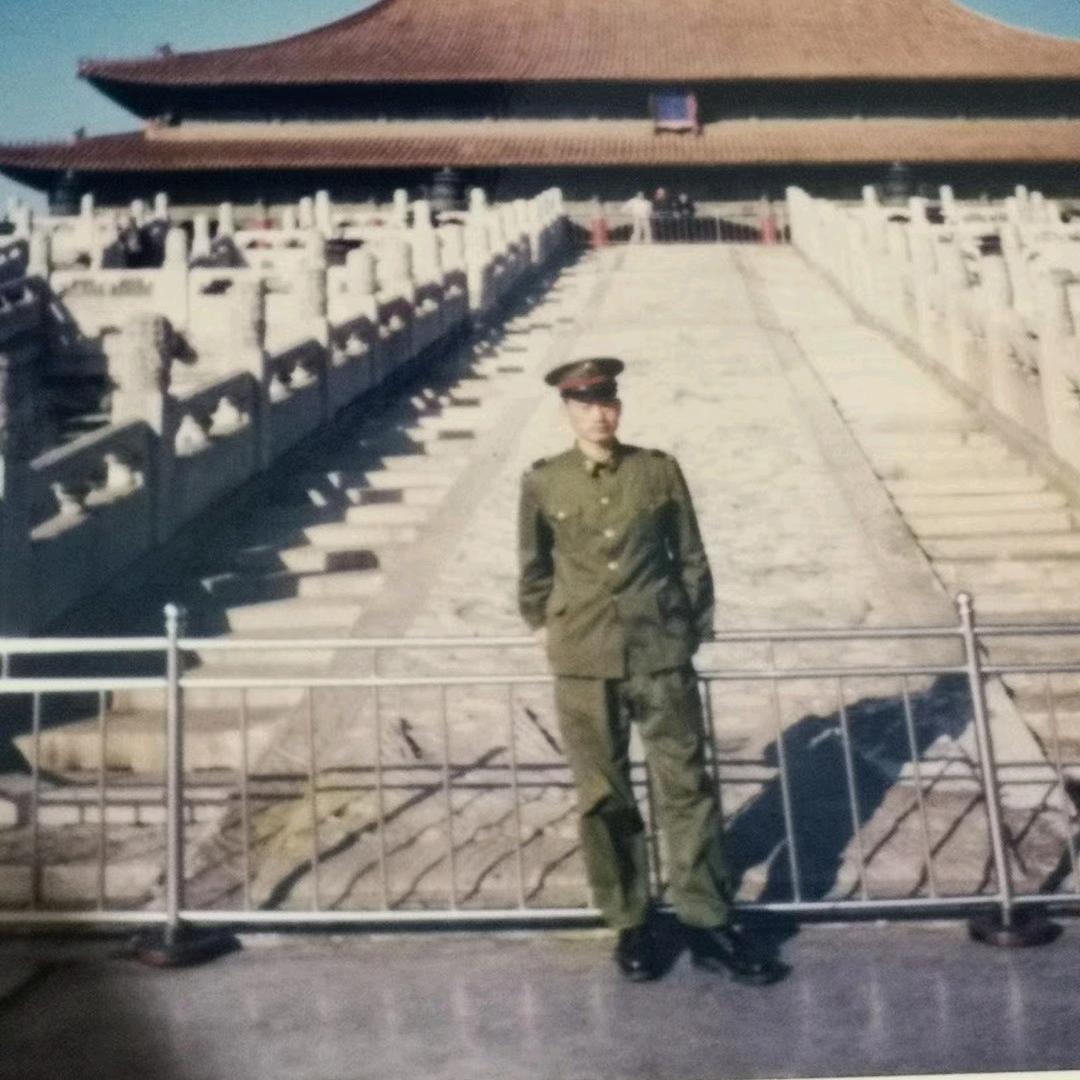 卖果汁的老男人