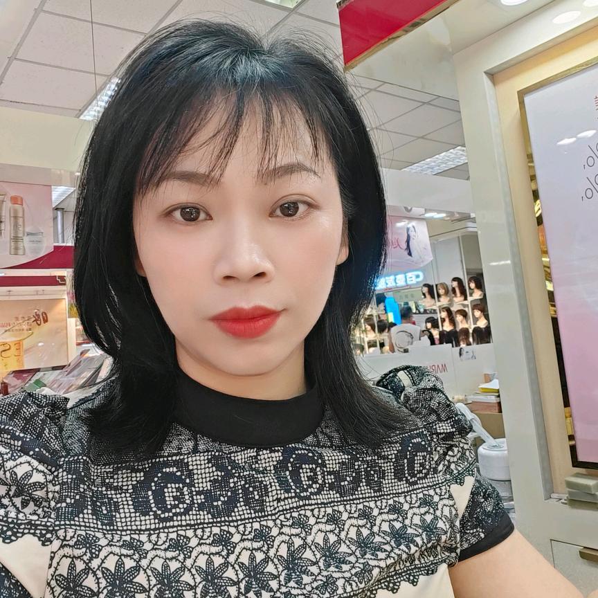 晓Wei(卖护肤品的小姐姐）